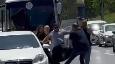 İstanbul - Küçükçekmece'de sürücülerin coplu tekmeli yol kavgası 