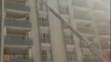 Mardin’de 7 katlı binanın çatı katında yangın