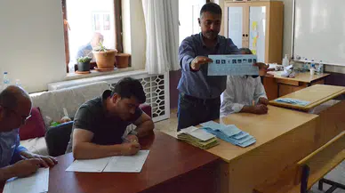 Aksaray'da 1 ilçe ile 1 beldede seçmenler oy kullandı: İlçede AK Parti, beldede MHP kazandı (2)