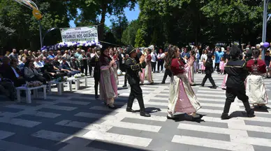 Hopa Halk Eğitimi Merkezi'nden Yıl Sonu Sergisi: El Emeği Göz Nuru Ürünler Göz Kamaştırdı