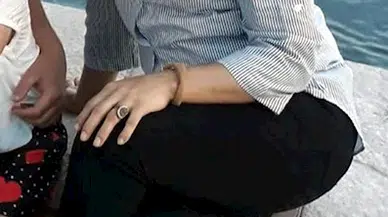 Evinin pencerelerini silerken 3'üncü kattan düşen kadın öldü