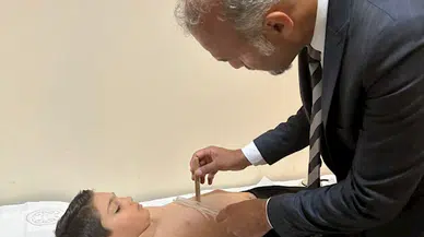 Erken teşhis edilen çökük, göğüsten vakum tedavisiyle kurtuldu