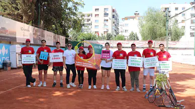 Milli sporcudan lösemiyi atlatan gençlere tenis eğitimi