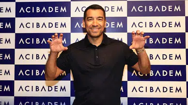 Beşiktaş'ta teknik direktör Giovanni van Bronckhorst görevine başladı