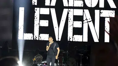 Şarkıcı Haluk Levent Trabzon'da konser verdi