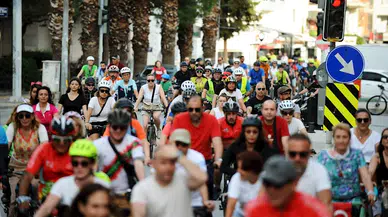 Karşıyaka'da pedallar ' Dünya Bisiklet Günü' için çevrildi