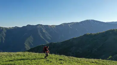 Erzurum-Rize sınırındaki zirveler doğaseverleri bekliyor