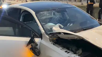 İstanbul - Bayrampaşa’da otomobilin parçaladığı demir bariyerler yayaya çarptı