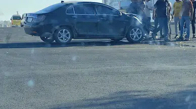 Akaryakıt yüklü tankere çarpan otomobildeki 2 kişi yaralandı