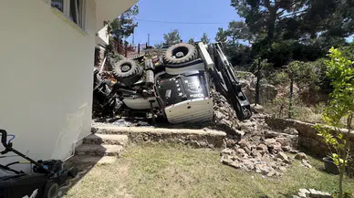 11 yaşındaki çocuk, hareket ettirdiği iş makinesinin devrildiği kazada öldü