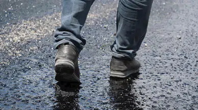 Denizli'de 40 derece sıcakta asfalt eridi