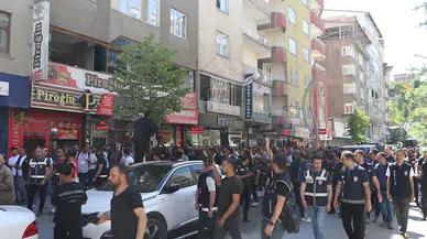 Hakkari'de DEM Parti'li milletvekilleri oturma eylemine devam ediyor; yürüyüşe müdahale (2)