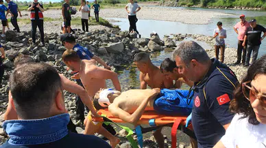 Serinlemek için girdiği çayda boğuldu