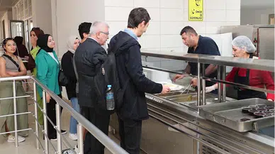 Sinop Üniversitesi Rektörü Taşdemir, öğrencilerin taleplerini dinledi 