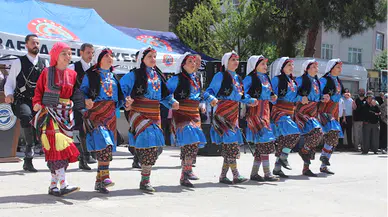 Bafra'da Halk Eğitim Merkezi Yıl Sonu Sergisi açıldı