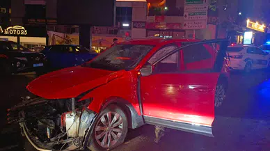 İstanbul- Şişli'de ters yöne giren otomobilin karıştığı kaza kamerada; 2 yaralı