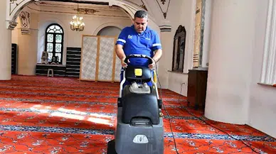 İzmir'in ibadethanelerinde bayram temizliği