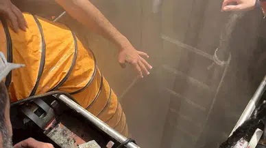 Tersanede gemi yangını; 4 mürettebat dumandan etkilendi/ Ek fotoğraflar