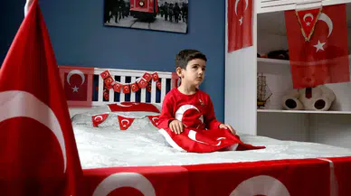 4 yaşındaki Toprak'ın 'Türk bayrağı' tutkusu
