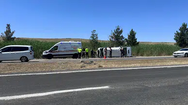 Diyarbakır'da mevsimlik işçileri taşıyan kamyonet devrildi: 7 yaralı
