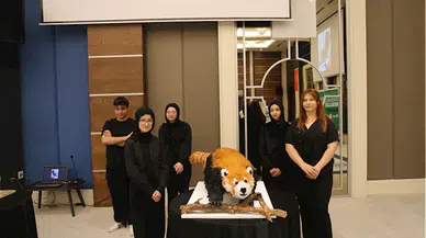 Tokat'ta liselilerin atık malzemelerle yaptığı hayvan heykelleri sergilendi