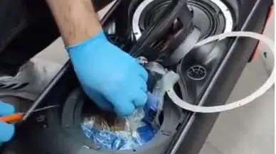 Samsun'da ses sistemine zulalanmış 1 kilogram uyuşturucu bulundu