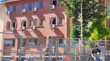 İçişleri Bakanlığı'nın görevden aldığı Akış, hakim karşısında