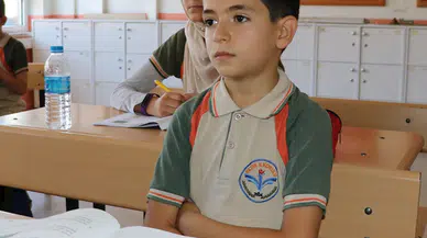 Soluk borusuna sakız kaçan öğrencisini Heimlich manevrasıyla kurtardı