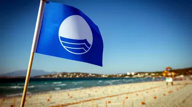 İzmir'in mavi bayraklı plaj sayısı 64 oldu