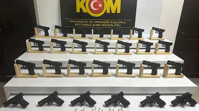 Mersin'de seri numarası silinmiş 27 ruhsatsız Glock, ele geçirildi