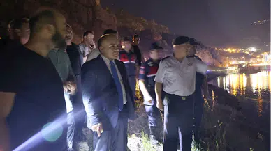 Artvin'de tekneden göle düşen 5 kişi boğulma tehlikesi geçirdi