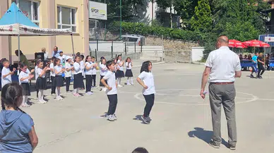 Bayat'ta ilkokul öğrencileri yıl sonu şenliği düzenledi