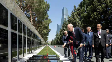 TBMM Başkanı Kurtulmuş, Şehitler Hıyabanı’nı ziyaret etti