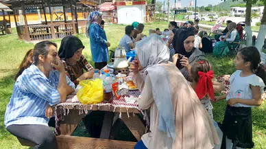 Kavak'ta vatandaşlar Güven Göleti Aile Piknik Alanı'nda vakit geçiriyor