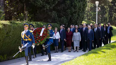 TBMM Başkanı Kurtulmuş, Haydar Aliyev’in kabrini ziyaret etti