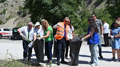 Karaçay Vadisi'nde çevre temizliği 