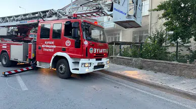 Kız arkadaşını döven ailesine sinirlenip, anne- babasıyla birlikte yaşadığı evi ateşe verdi