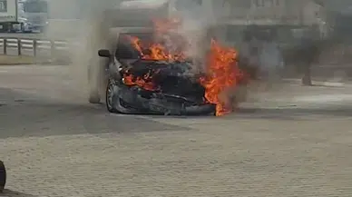 İstanbul- Pendik Kuzey Marmara Otoyolu'nda otomobil alev alev yandı