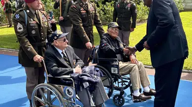 Bakan Austin, Fransa’da İkinci Dünya Savaşı gazileriyle buluştu