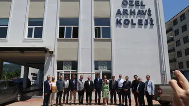 Özel Arhavi Koleji'nden Büyük Başarı: Efnan Canoğlu, 100 Yıla Bakan Gençler Şiir Yarışması'nda İl Birincisi Oldu