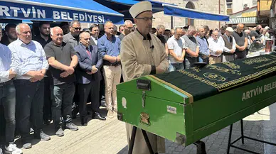 Artvin'de tekne kazasında hayatını kaybeden kişinin cenazesi defnedildi