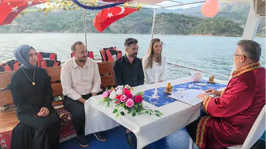 Oğuzlar Belediye Başkanı Cebeci, baraj gölünde teknede nikah kıydı