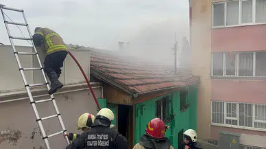 2 katlı evde çıkan yangında 1 kişi dumandan etkilendi
