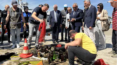 Sinop'ta denizden uçurtma, plastik duba ve şişe çıkarıldı