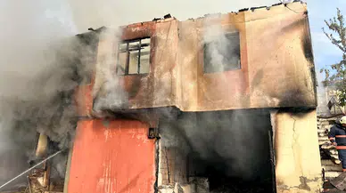 Çorum'un İskilip ilçesinde evde çıkan yangın hasara yol açtı