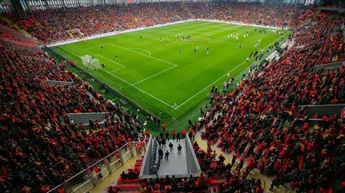 Göztepe taraftarı kombineye hücum etti