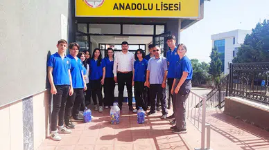 Karacabey'de öğretmenler ve öğrencilerden örnek davranış