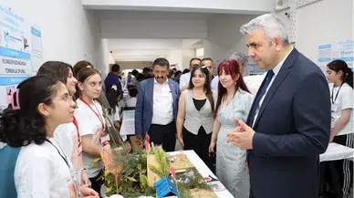 Atakum Fatih Sultan Mehmet Ortaokulu'nda 4006 TÜBİTAK Bilim Fuarı açıldı