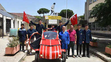 Hurda malzemelerle yapılan otomobil saatte 60 kilometre hıza çıkabiliyor