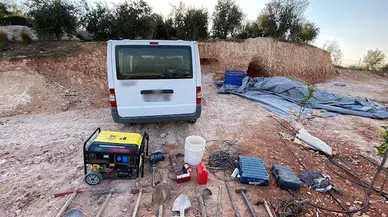 Mersin'de kaçak kazıya suçüstü